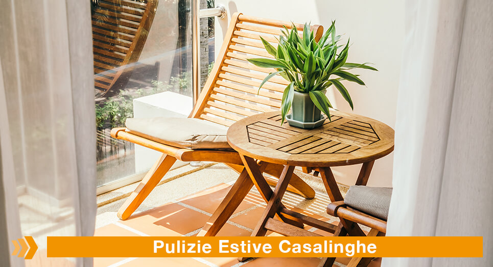 Pulizie Casa Milano - Vista terrazza con tavolo e sedia