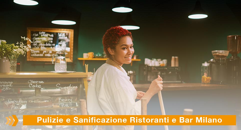 Pulizie e sanificazione ristoranti e bar Milano: ragazza barista pulisce