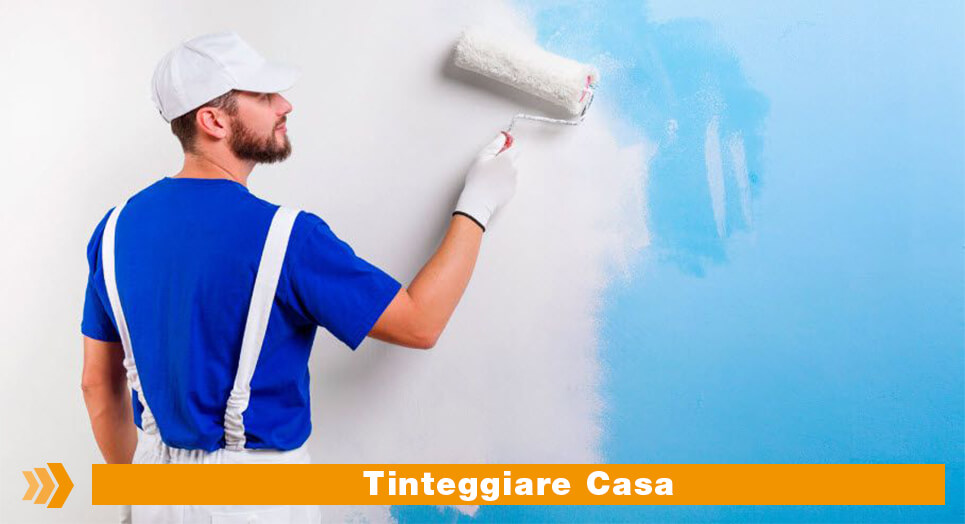 Tinteggiare Casa Milano - Uomo che dipinge parete