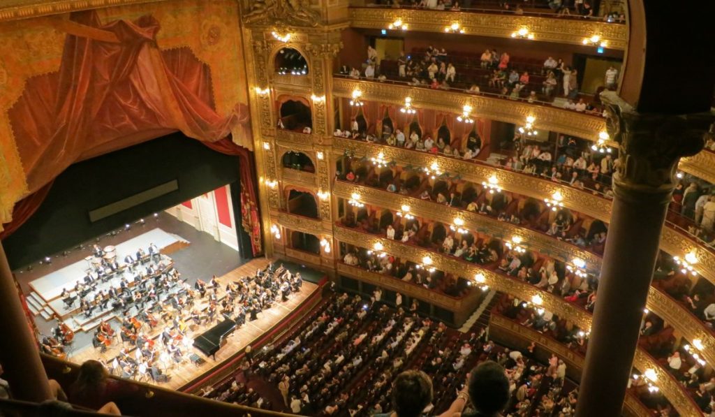 Paracas Group impresa di pulizie milano pulizia assistenza eventi teatro