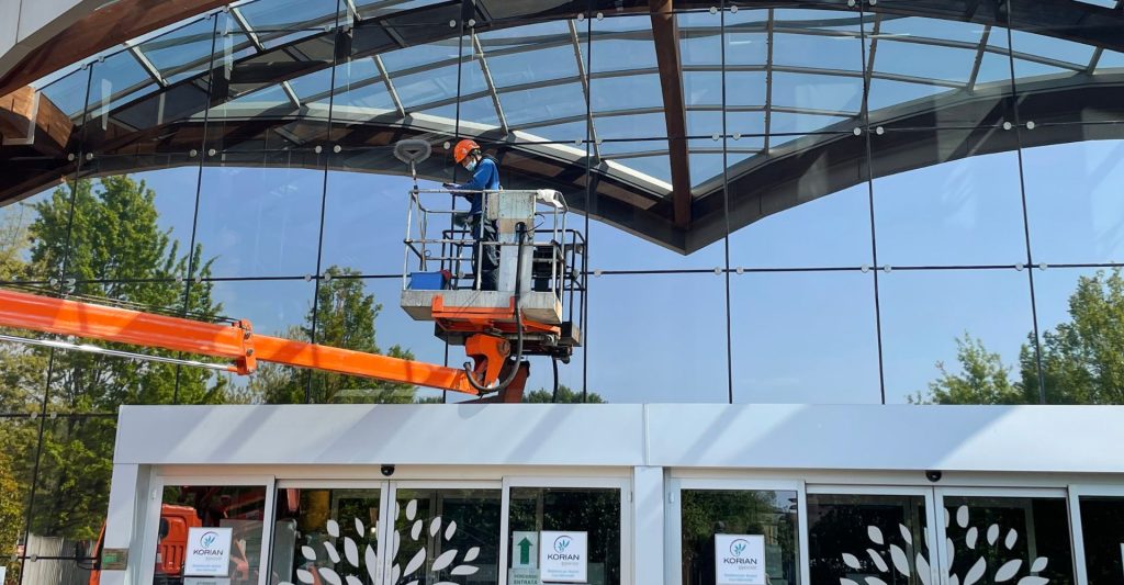 Paracas Group impresa di pulizie milano pulizia vetrate